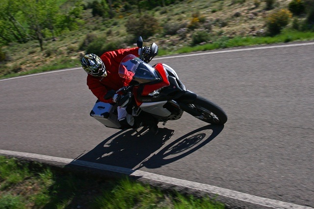 Ducati Multistrada Enduro llegando desde arriba