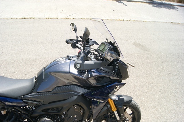 Yamaha MT 09 Tracer medio lateral