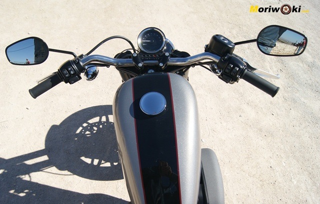 Harley Davidson sportster roadster posición