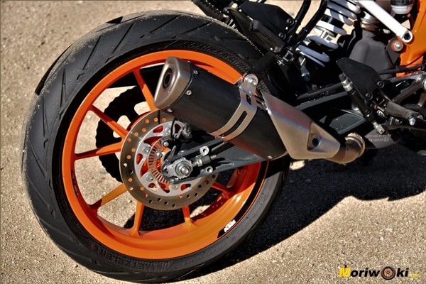 KTM 390 Duke Prueba a fondo escape