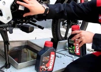 como cambiar el aceite de la moto