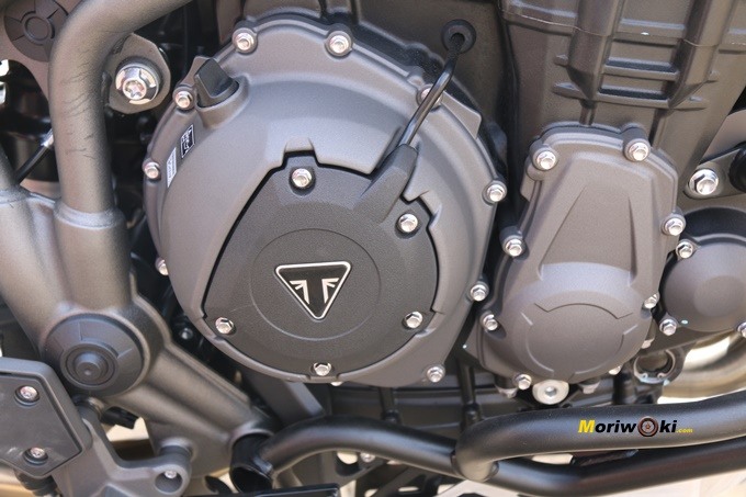Lado del motor de la Triumph Tiger 1200 XCA