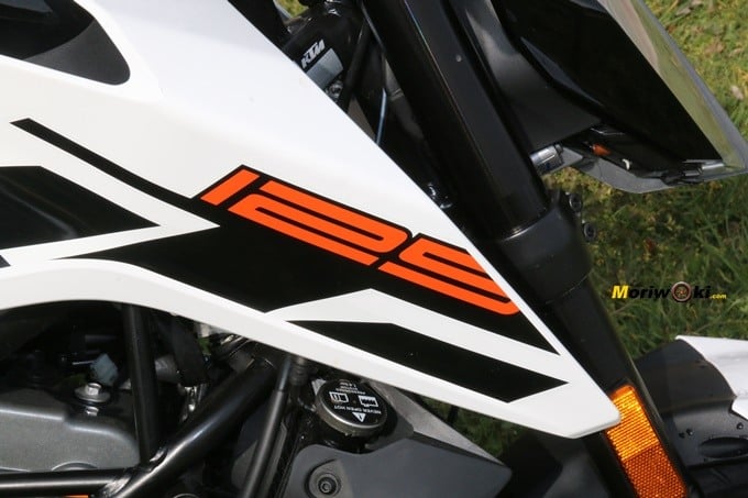 Emblema de la KTM 125 Duke. 