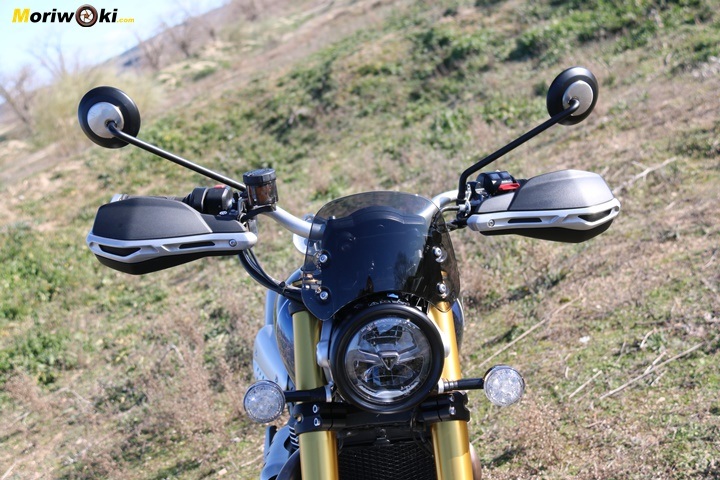 Frente de la Triumph Scrambler 1200 XE. 