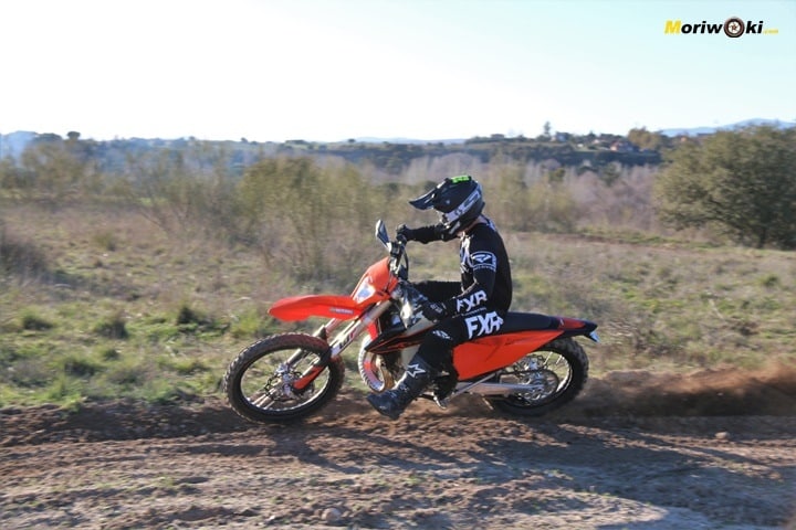 Abriendo gas a fondo en la Comparativa enduro 2T & 4T.