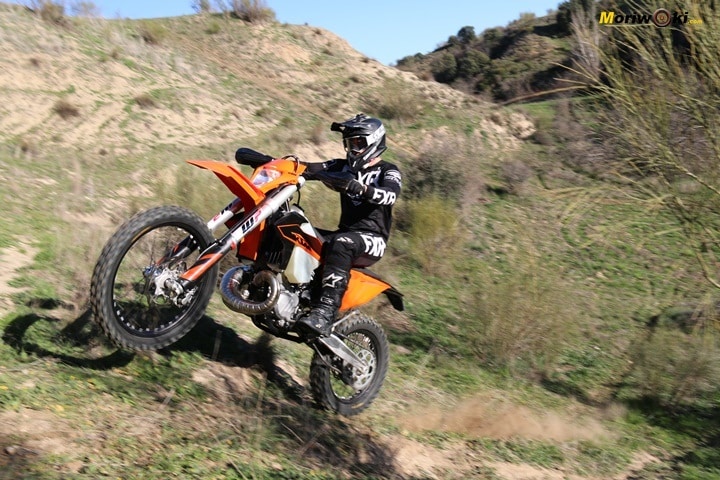 Escalando en la Comparativa enduro 2T & 4T.