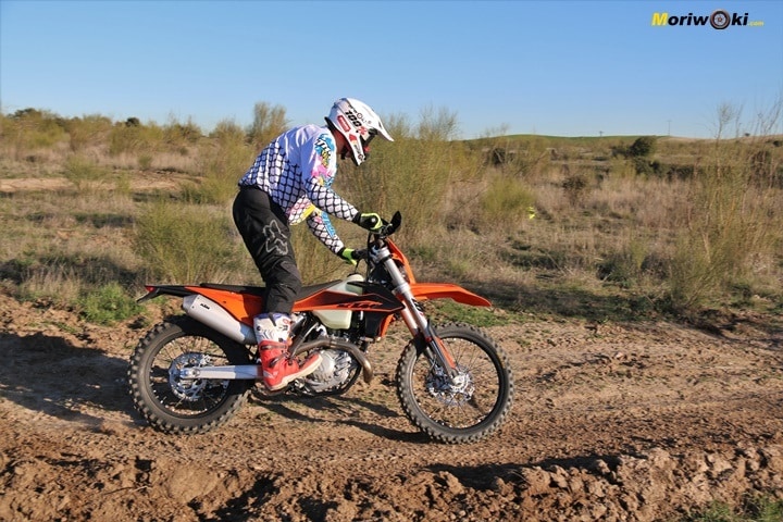  Un aficionado al enduro en la Comparativa enduro 2T & 4T.