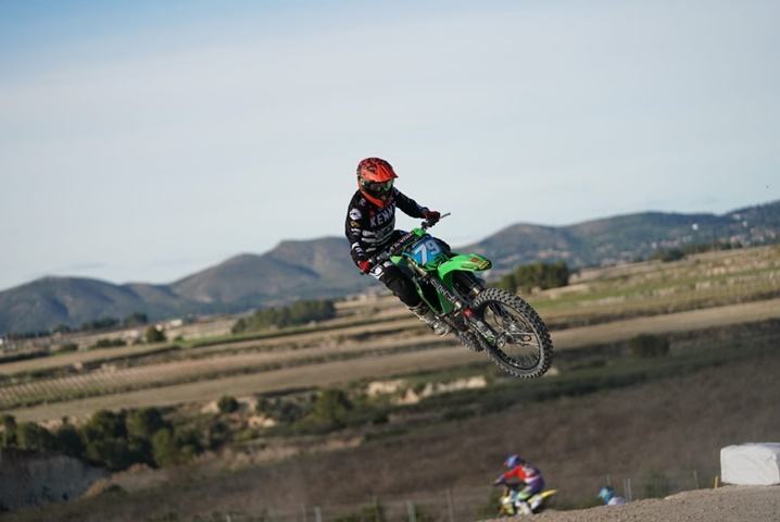 Gabriela Seisdedos Motocross femenino.