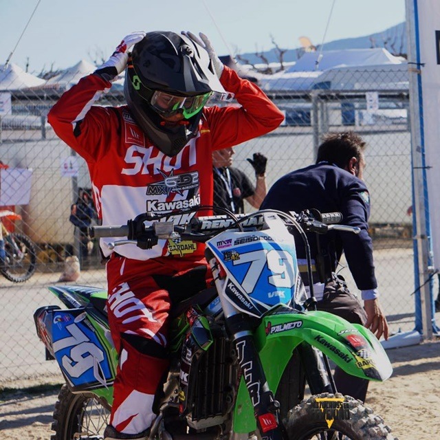  Gabriela Seisdedos preparada para la salida de Motocross femenino.