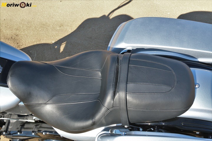 Road King Special, Asiento.