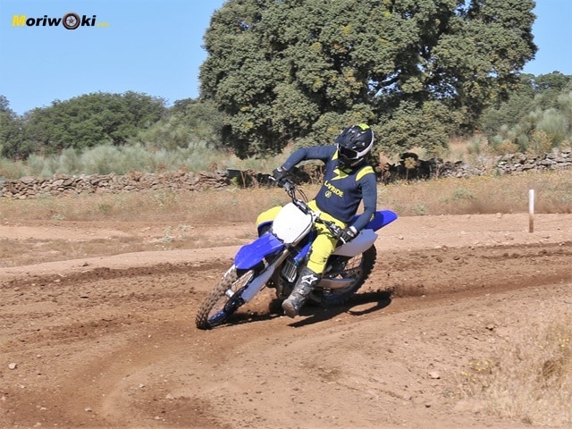 Prueba en curva de la Yamaha YZ 450 F