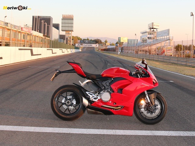 Ducati Panigale V2 perfil derecho
