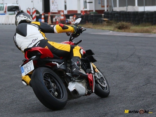Abriendo gas con la Ducati Streetfighter V4 S