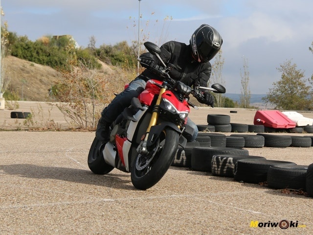 Ducati Streetfighter V4 S en acción