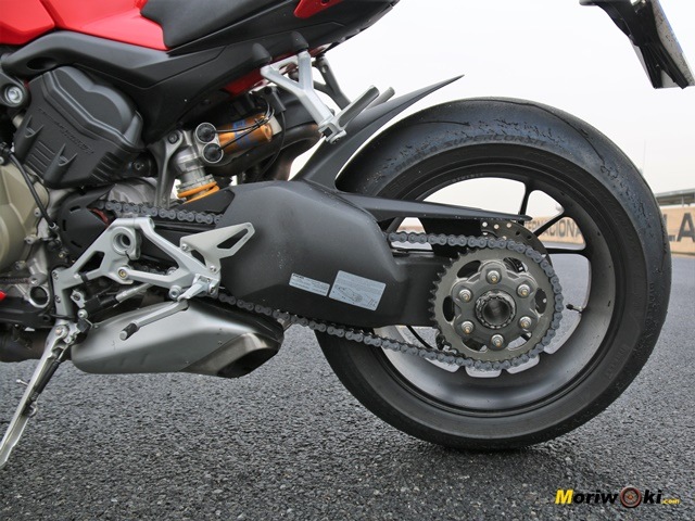Basculante la Ducati Streetfighter V4 S