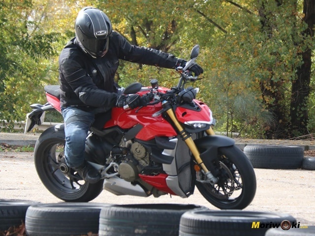  Virando con la Ducati Streetfighter V4 S