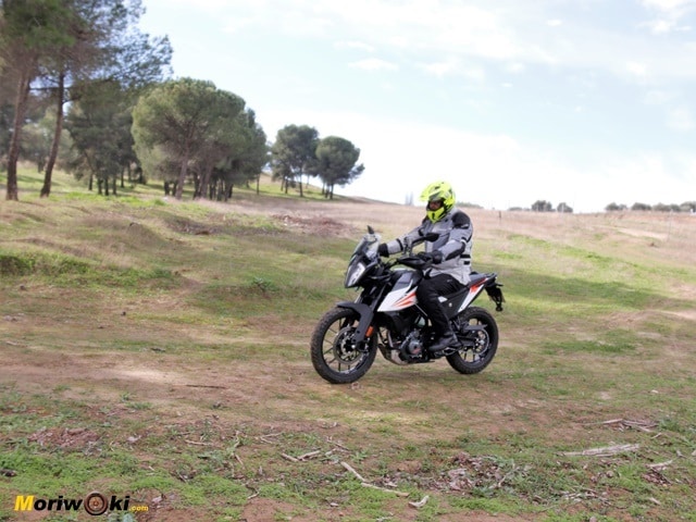 La postura sobre la KTM 390 Adventure