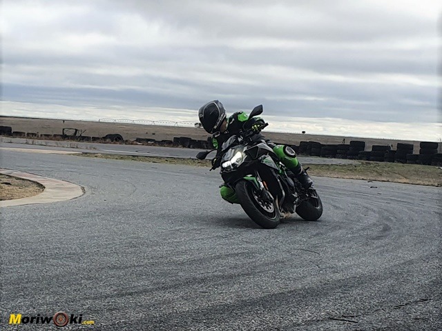  Kawasaki Z H2. Giro entrada en curva