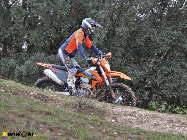 Prueba KTM EXC 250 F atacando