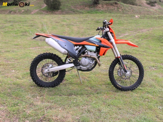 Prueba KTM EXC 250 F perfil derecho