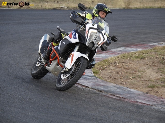 Prueba-KTM-1290-Super-Adventure-R-2021-aplomo.