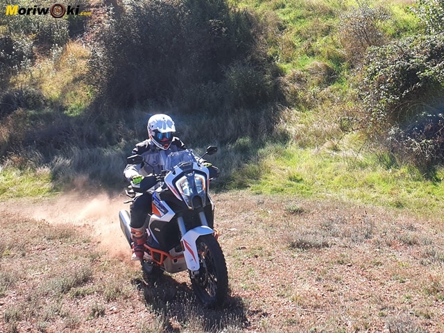 Prueba-KTM-1290-Super-Adventure-R-2021-ascenciendo.