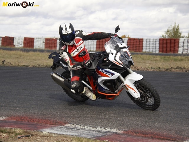 Prueba-KTM-1290-Super-Adventure-R-2021girando