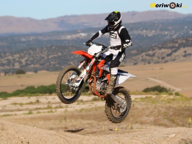 Prueba-KTM-250-SX-F-volando