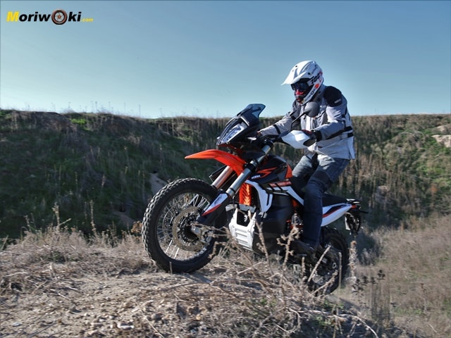 Prueba-KTM-890-Adventure-R-Subiendo