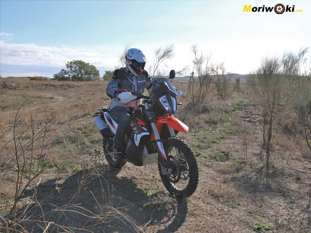 Prueba-KTM-890-Adventure-R-guante.