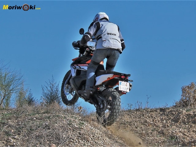 prueba-KTM-890-Adventure-R-subiendo-en-jaco.