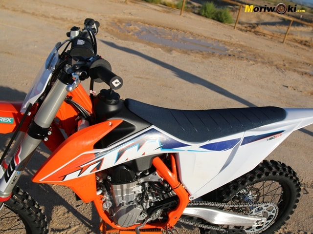 KTM-450-SX-F-Prueba-a-fondo-asiento