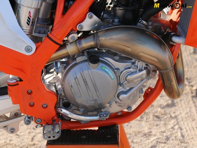 KTM-450-SX-F-Prueba-a-fondo-escape.