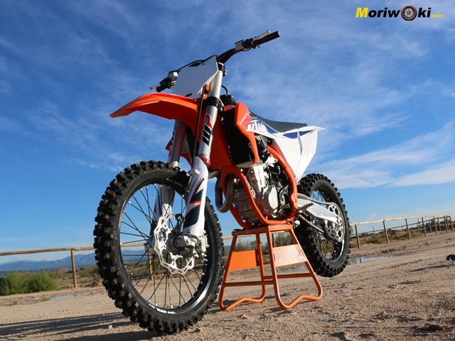 KTM-450-SX-F-Prueba-a-fondo-planta.