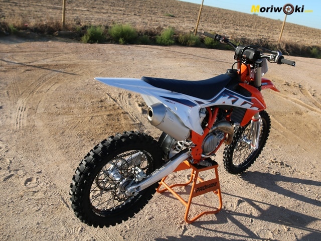 KTM-450-SX-F-Prueba-a-fondo-silueta