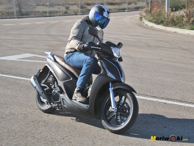 Prueba-Kymco-People-S-125i-acelerando