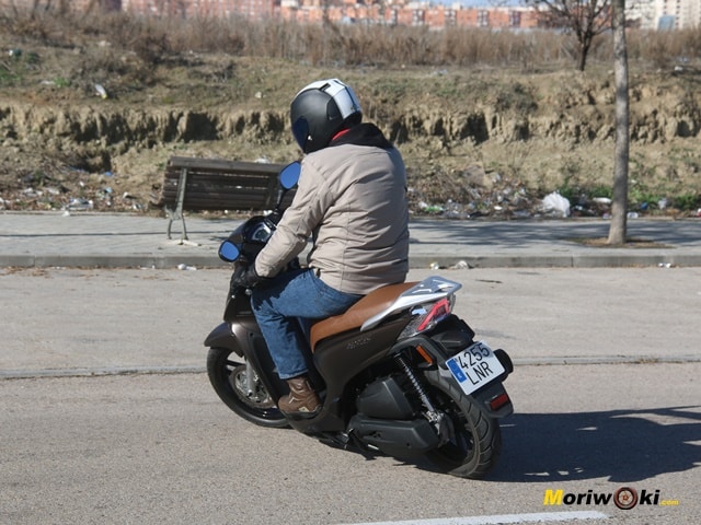 Prueba-Kymco-People-S-125i-mas-maniobra