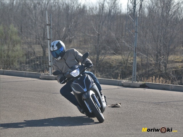 Prueba-Kymco-People-S-125i-tumbada