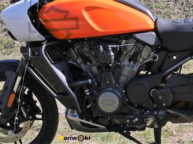 Harley Davidson Pan America Prueba a fondo motor izdo